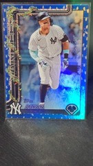 2025 Topps Holiday – Aaron Judge #H161 Holiday Blue Metallic Glitter