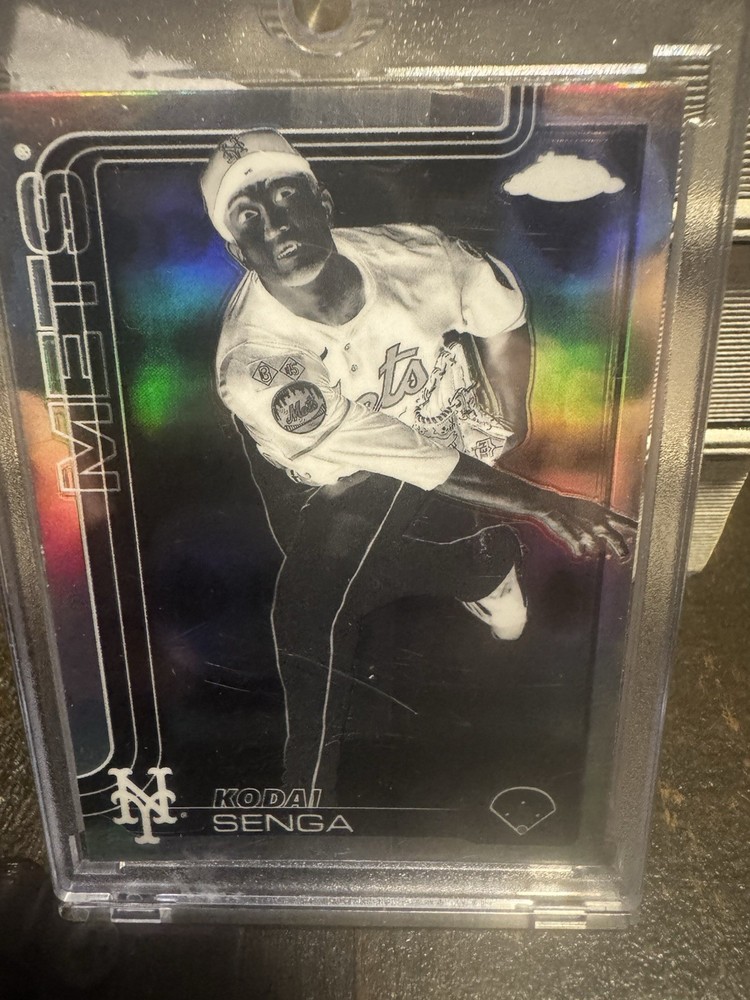 2025 Topps Chrome – Kodai Senga #246 Negative Refractor