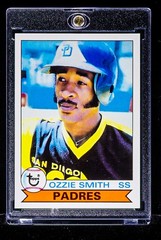 Ozzie Smith RARE TOPPS RETRO REPRINT INVESTMENT ROOKIE CARD San Diego Padres SP