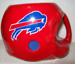 NFL BUFFALO BILLS 1993 HUNTER MFG GROUP CERAMIC FOOTBALL HELMET COFFEE MUG