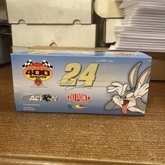 NASCAR Jeff Gordon Action #24 DuPont Looney Tunes Car 1:32 Scale 1/1416