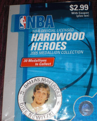 DIRK NOWITZKI – USA TODAY 2005 NBA OFFICIAL LICENSED HARDWOOD HEROES MEDALLION
