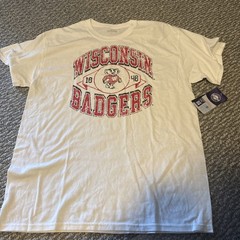 University Of Wisconsin Badgers T-Shirt, Captivating Official NCAA Men’s Large