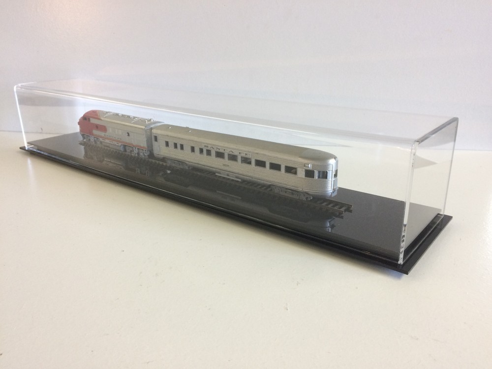 30″ Train Case with low profile base