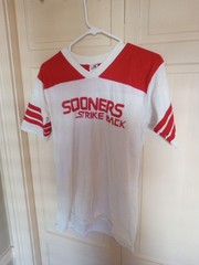 Vintage 1980’s Oklahoma Sooners Tshirt Sooners Strike Back Current 36″-27″