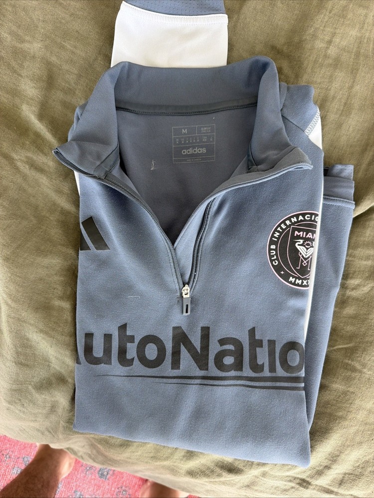 MENS INTER MIAMI Adidas 1/4 ZIP TOP GRAY MEDIUM