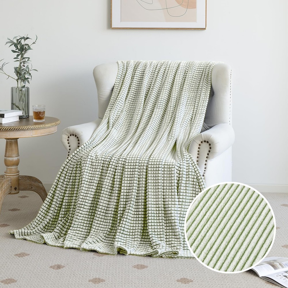 PLEASANT BOULEVARD | Fuzzy Throw Blanket (50″ x 60″), Green