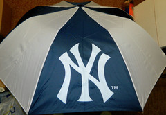 AS IS New York Yankees baseball 42″ push button Team umbrella MLB Travel last 1