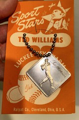 RARE ORIGINAL 1940S – 1950S TED WILLIAMS RED SOX BASEBALL KEY CHARM MINT ON CARD