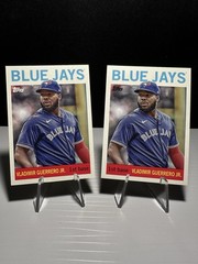2025 Topps Archives DESIGN IMAGE VARIATION SP & BASE Vladimir Guerrero Jr #11!