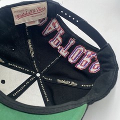 Toronto Raptors Hat Mitchell & Ness Throwback Spellout Black Snapback Adjustable
