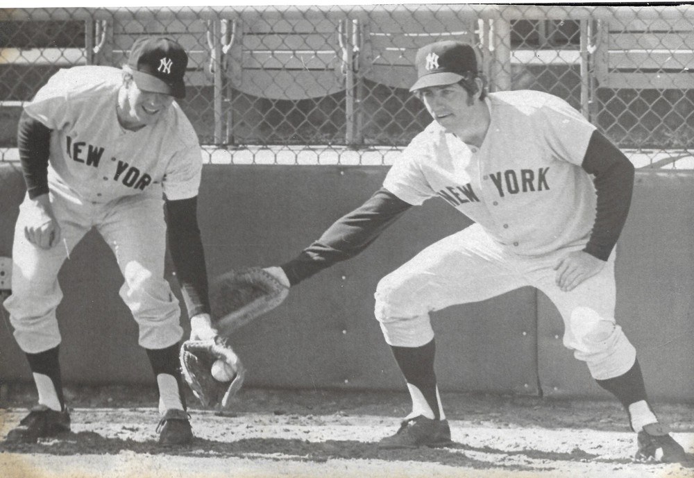 1974 Fritz Peterson YANKEES UNSIGNED 7-7/8 x 5-1/2 John Foster PRESS PHOTO #12
