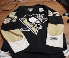 Sidney Crosby REEBOK “C” SEWN ON “Pittsburgh 250” patch made in canada.