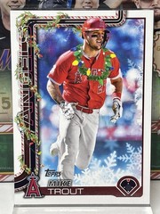 2025 TOPPS HOLIDAY – Mike Trout #H50 – Image Variation SP – Angels