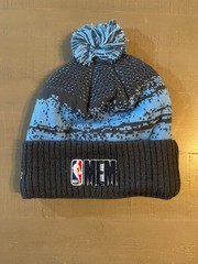NBA 2024 MEMPHIS GRIZZLIES NEW ERA SIDELINE ON FIELD SPORT KNIT Beanie POM POM