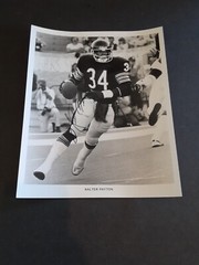WALTER PAYTON SIGNED 8×10 BEARS PHOTO PERSONALLY AUTOGRAPHED FROM CHERITY EVENT