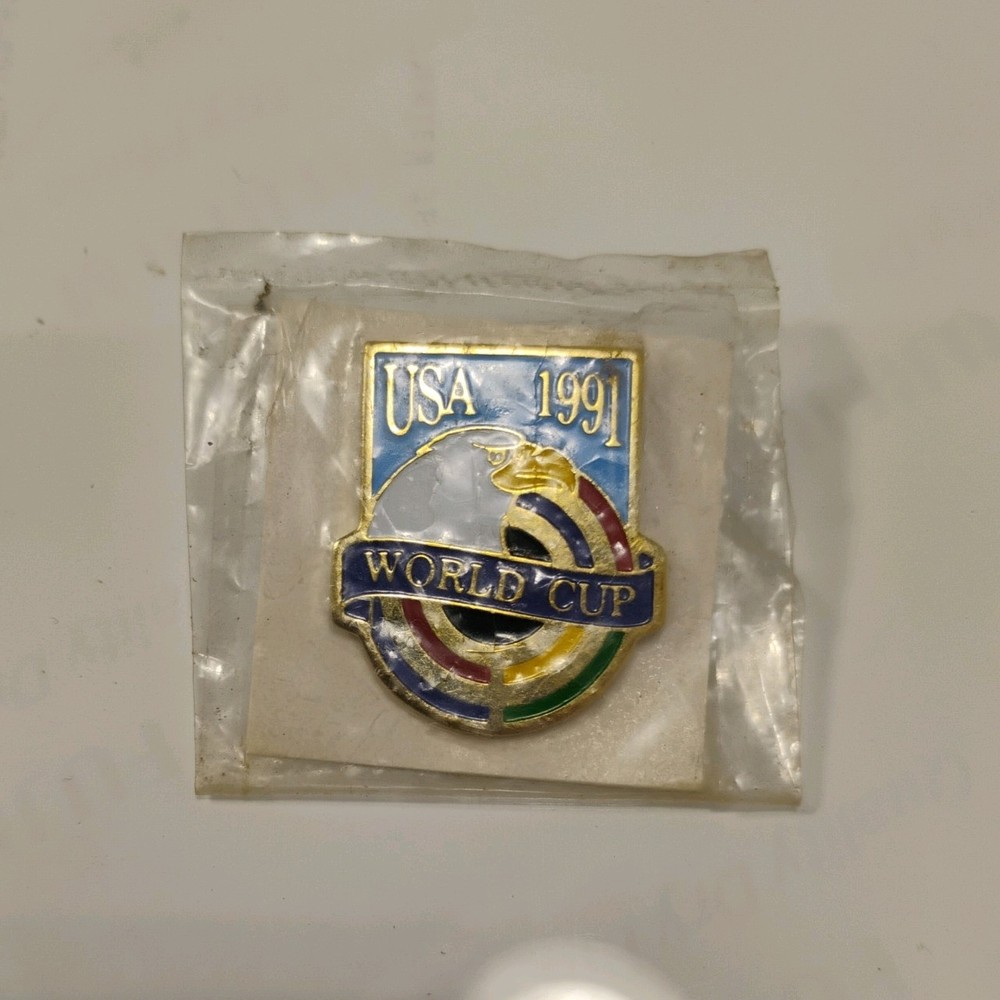 1991 U.S.A. WORLD CUP SOCCER ENAMEL AND GOLD PIN AMERICAN EAGLE NEW IN PLASTIC