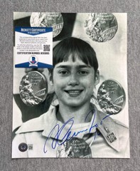 OLYMPIC GYMNAST- NADIA COMANECI SIGNED 8×10 PORTRAIT MEDAL PHOTO BECKETT BC83665