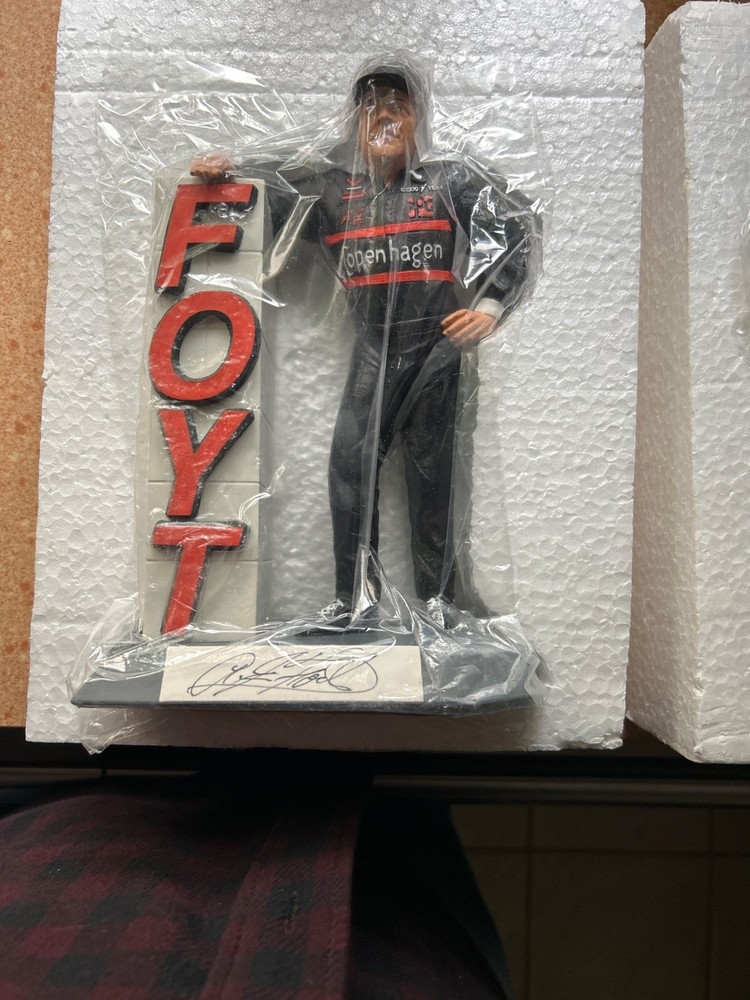 AJ Foyt The Legend Figure Autographed Salvino edition of 1,500 NEW IN BOX 50%off