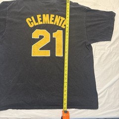 Cooperstown Collection Pirates Roberto Clemente #21 MLB Shirt, Black Yellow
