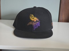 Barely Worn Black Yellow And Purple Minnesota Vikings Fitted Hat Size 7 7/8