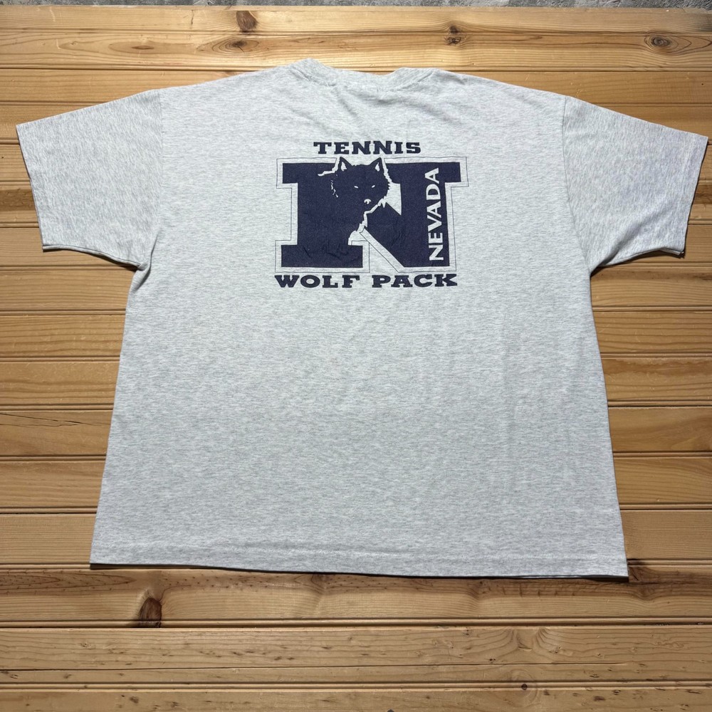 Vintage 90s Hanes Tennis Nevada Wolf Pack NCAA Big West Graphic T-Shirt USA – XL