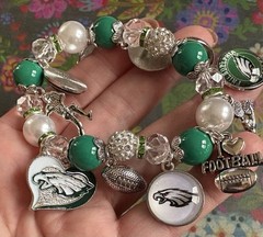 Women’s PHILADELPHIA EAGLES Football Charm Bracelet Metal Glass Charms Stretchy