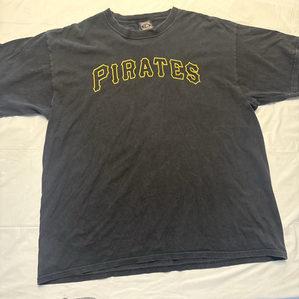 Cooperstown Collection Pirates Roberto Clemente #21 MLB Shirt, Black Yellow