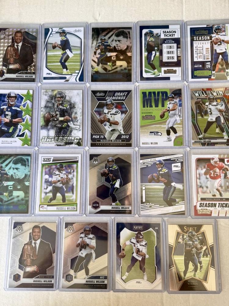 (19) Russell Wilson Football Cards 🏈