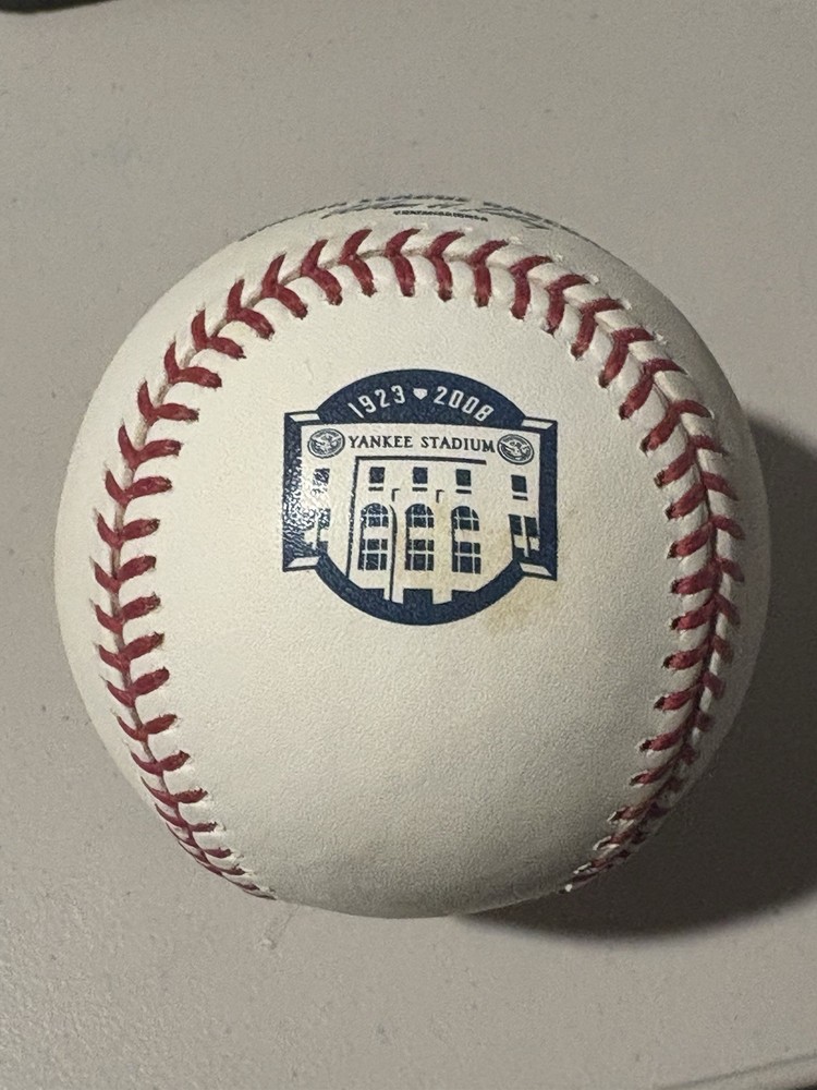 (1) OFFICIAL RAWLINGS NEW YORK YANKEE STADIUM FINAL SEASON BASEBALL 1923-2008