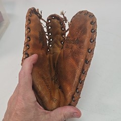 1950’s Franklin B312 Whip Action Hinge Professional Model Baseball Glove Mitt