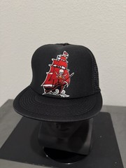 TAMPA BAY BUCS BUCCANEERS JERSEY SLEEVE SHIP LOGO FLAT BILL TRUCKER SNAPBACK HAT