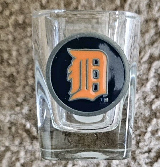 Detroit Tigers 2oz. Shot Glass MAJOR LEAGUE BABSEBALL FAN GIFTS New See Detail