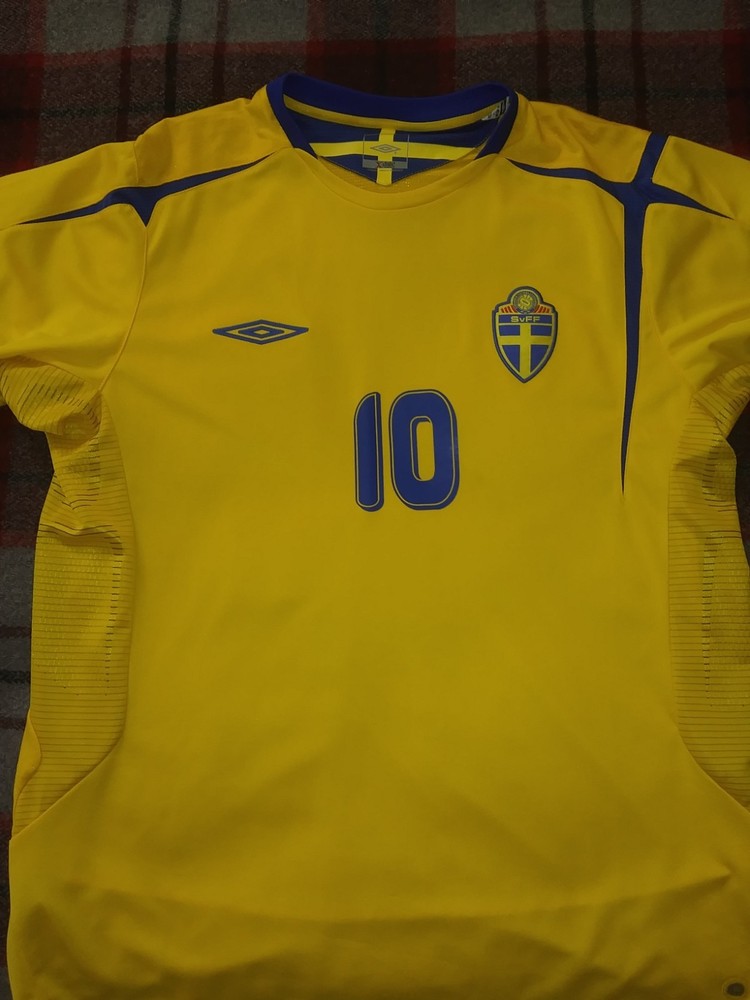 05/06 Ibrahimovic Sweden Home jersey Umbro XL