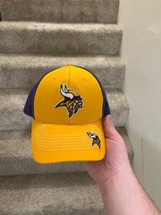 Team Apparel Vikings baseball cap yellow and purple one size
