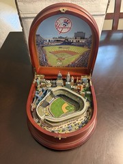 New York Yankees Danbury Mint Music Box Stadium Take Me Ball Game Doesn’t Play