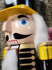 Read – FOCO Pittsburgh Steelers Wood Nutcracker, Approx 14 Inches Tall