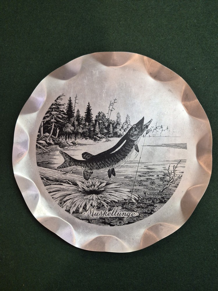 Vintage Aluminum Reynolds Stylemaster Tray-Plaque “Muskellunge” 12″ Silver/Blk