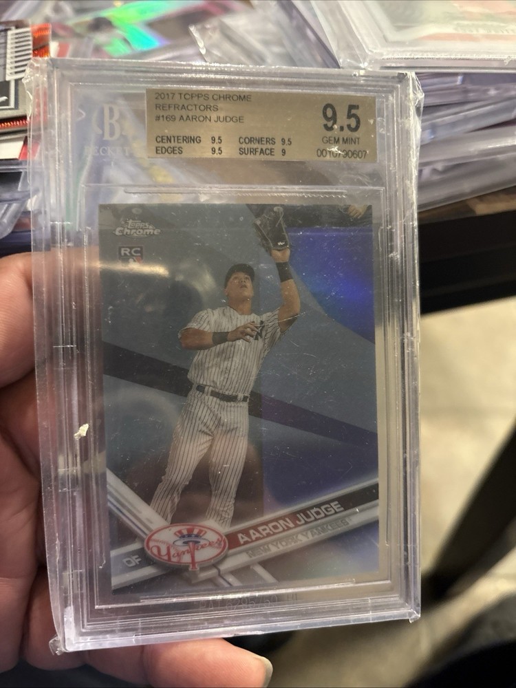 2017 Topps Chrome Refractor Aaron Judge Rookie RC Beckett 9.5 – NY Yankees