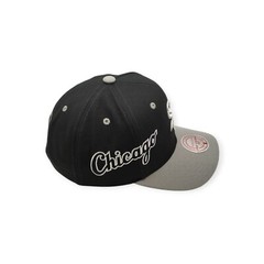 Mitchell & Ness Chicago White Sox Overbite Pro Black/Gray Adjustable Snapback