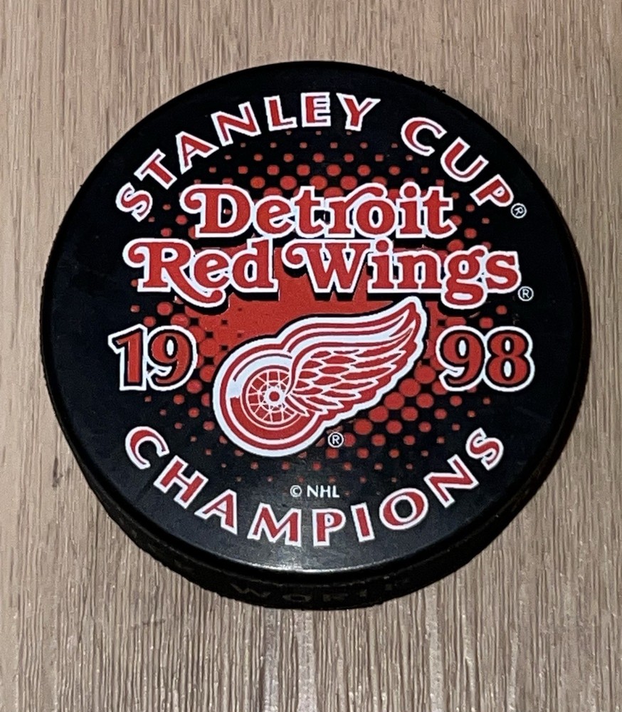 1998 Detroit Red Wings Stanley Cup Champions Hockey Puck Souvenir Inglasco NHL