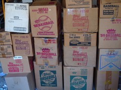 LIQUIDATING GIGANTIC ESTATE FIND OF VINTAGE SPORTSCARDS WITH OLD UNOPENED PACKS